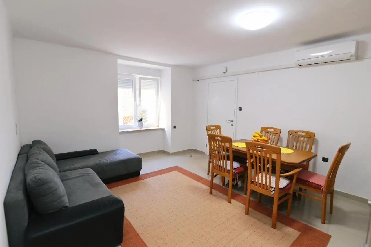 Tyson 2 Bedroom Apartment Kraljevica